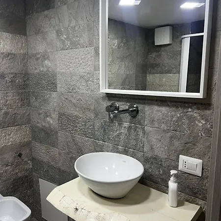 Becial House * Neapel